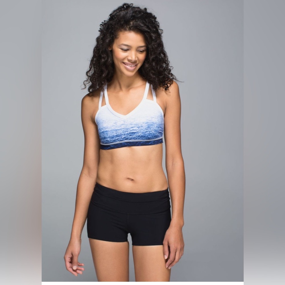 Lululemon Water Bound Bra in Ombre Wave White Navy, size 6 - Picture 2 of 9